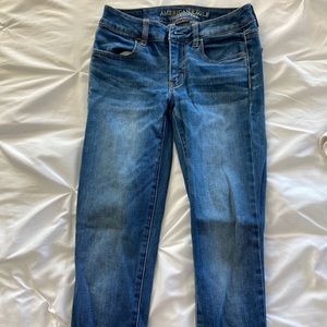 non ripped american eagle blue jeans